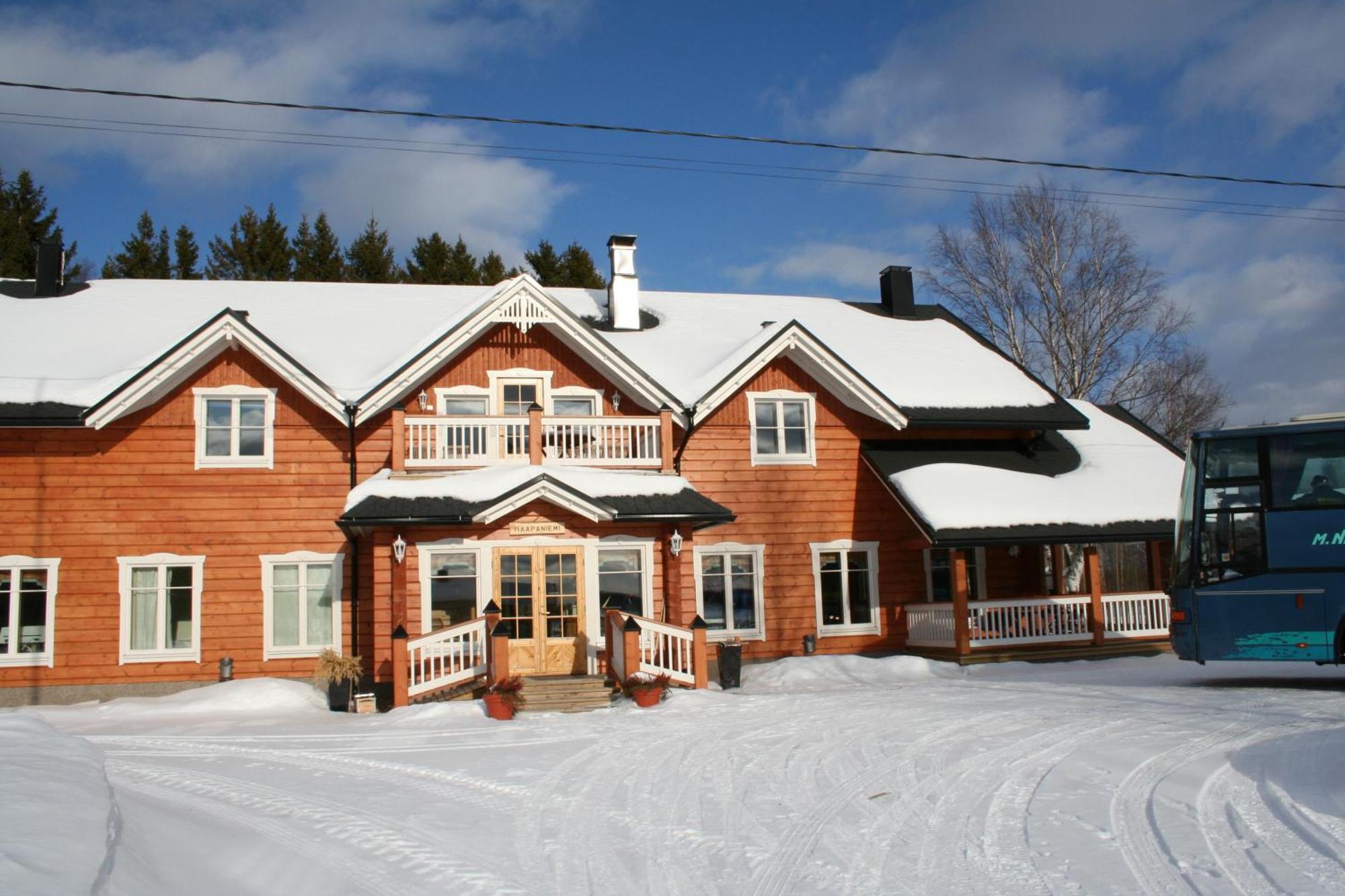 Guest House Haapaniemen Hirsikartano Иисалми Экстерьер фото