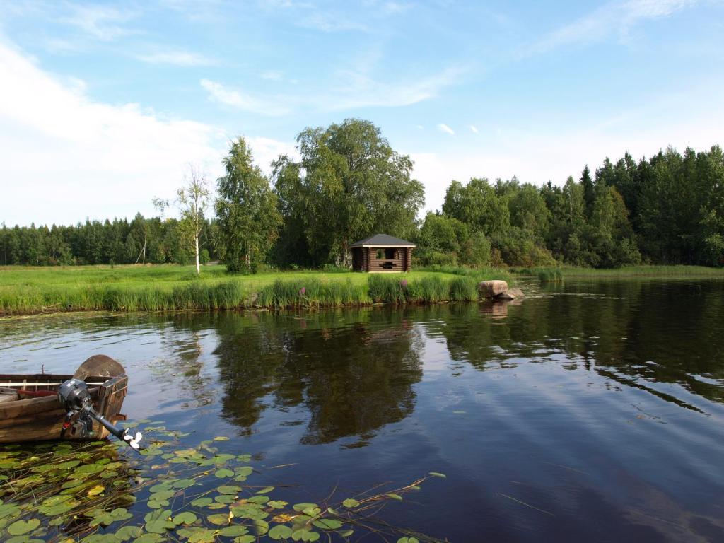 Guest House Haapaniemen Hirsikartano Иисалми Экстерьер фото