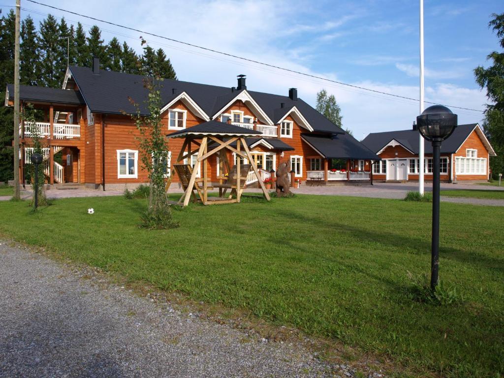 Guest House Haapaniemen Hirsikartano Иисалми Экстерьер фото